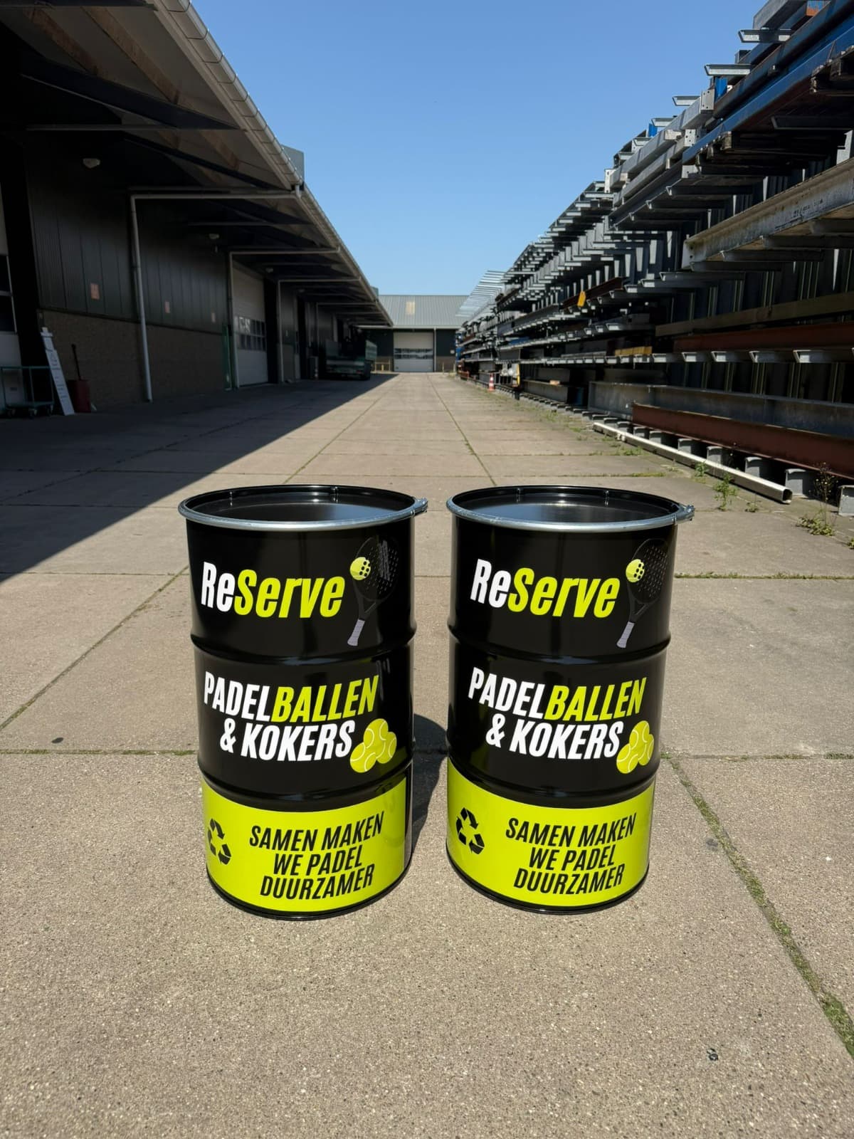 Twee ReServe-inzamelvaten naast elkaar